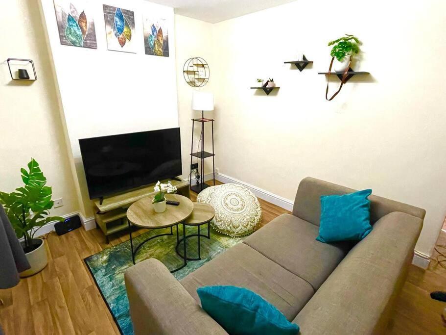 チャタムCharter House With Good Wifiアパートメント エクステリア 写真