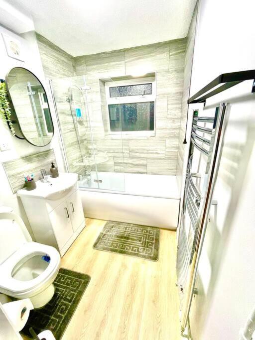 チャタムCharter House With Good Wifiアパートメント エクステリア 写真