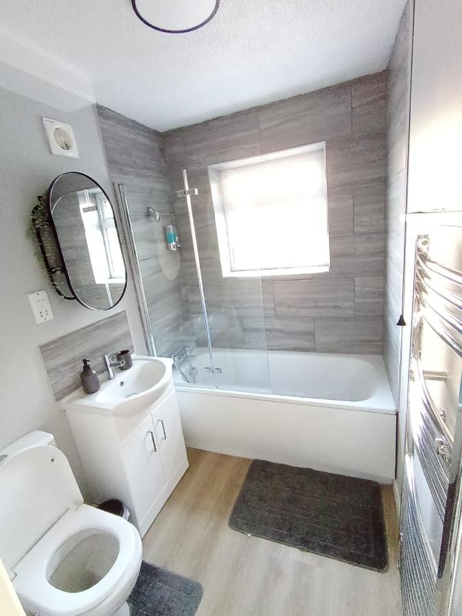 チャタムCharter House With Good Wifiアパートメント エクステリア 写真